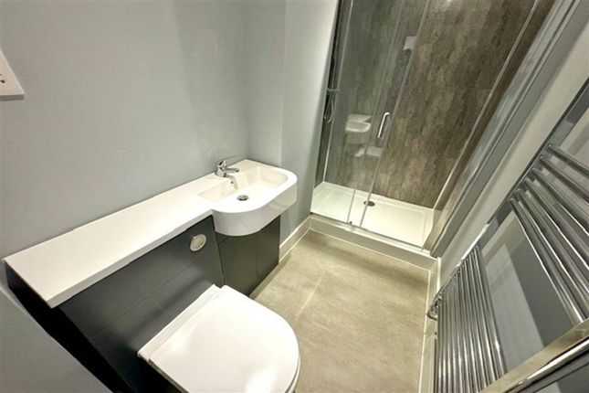 Apt 14, Clarendon Apartments Canal Walk, Southampton photo 5