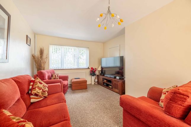 28, Norway Drive, Slough photo 4