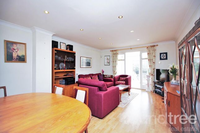 3, Heton Gardens, Hendon photo 2