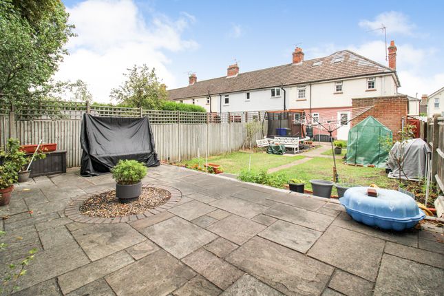 End terrace house for sale in Queens Road, Farnborough