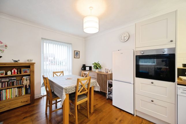 Flat 3, James Court, 196, Southwood Road, Hampshire photo 4