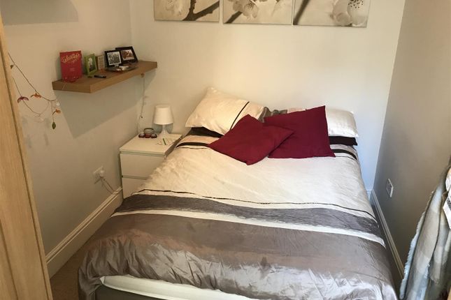 Flat to rent in High Street, Cardiff