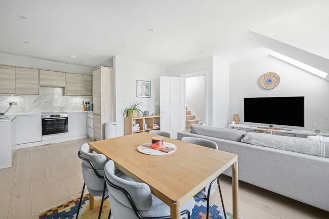 17e Ribblesdale Road, London photo 4