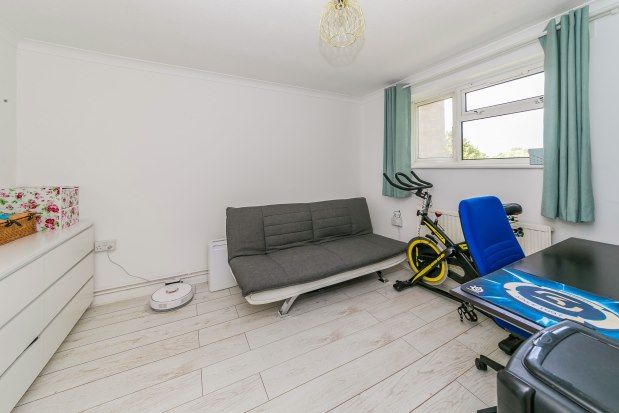 Flat to rent in Seaford Road, Crawley