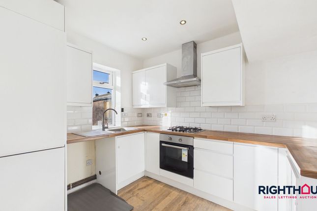 4 Onslow Crescent, Bradford photo 5