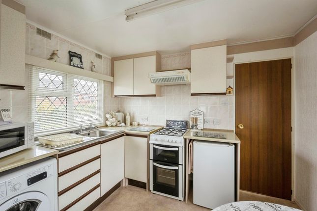 32, Park Homes, Mexborough photo 3