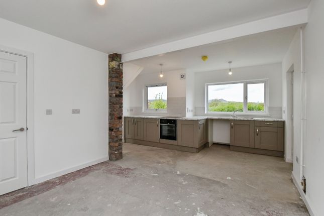 21, Heol Eglwys, Neath photo 4