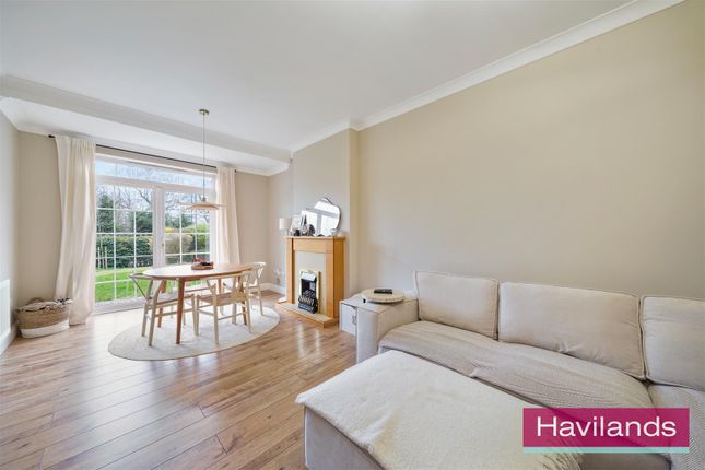 Flat 1, Gillies Court, N21 photo 4
