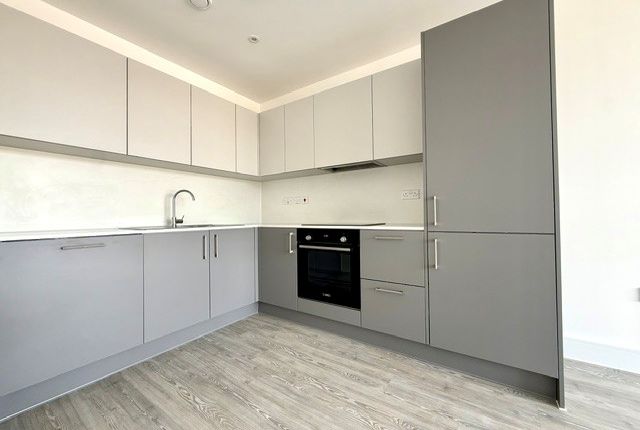 104, Chigwell photo 2