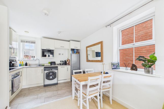10 Alchester Court, Towcester photo 4