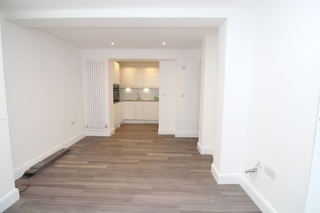 4B, Amersham Vale, London photo 3
