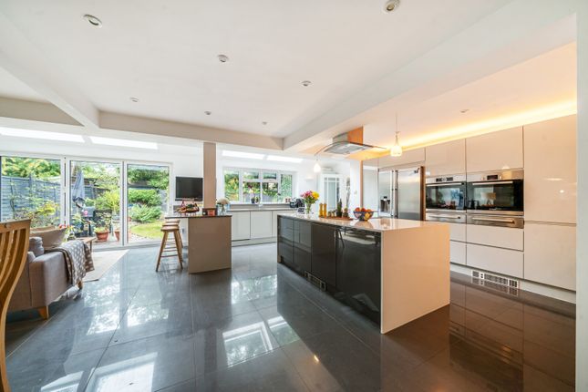 4, Russetts Close, Horsell photo 2