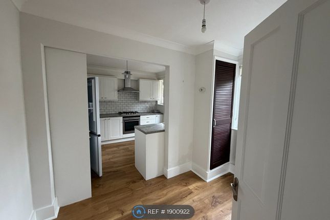 Flat, Fire Station Mews Bromley Road, Beckenham photo 3