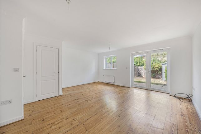 11, Squirrels Close, Kent photo 4