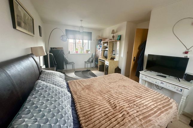 Flat to rent in Peter Taylor Avenue, Braintree