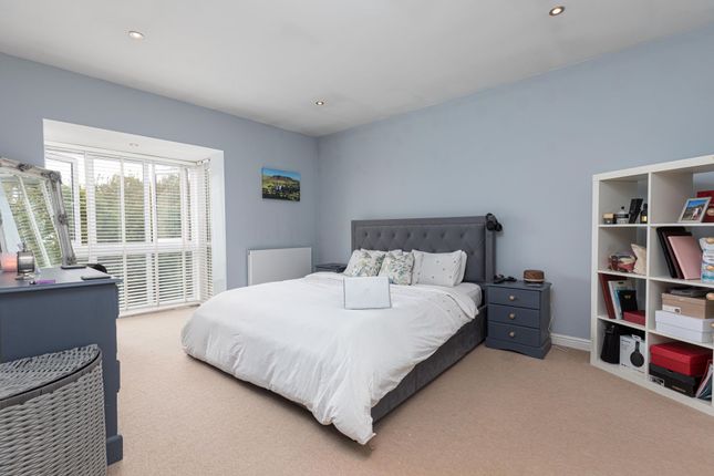 9 Stone Court, Crawley photo 4
