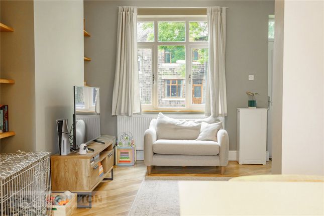 11, Hillside Avenue, Saddleworth photo 4