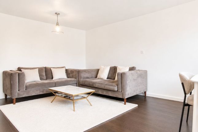 Flat 17 Amethyst Court, Enstone Road, Enfield photo 3