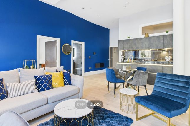 Kitchen &amp; Living Area