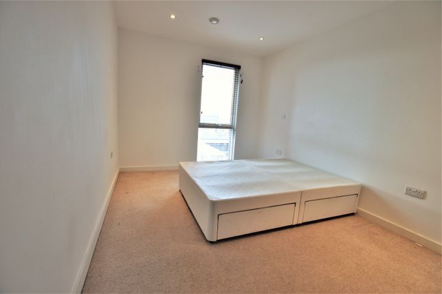 Flat 39 Lexington Apartments, Slough photo 5
