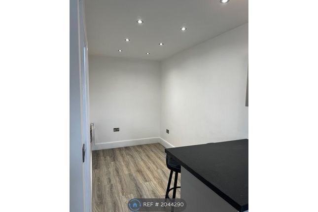 Flat to rent in Lower Bents Lane, Bredbury, Stockport SK6