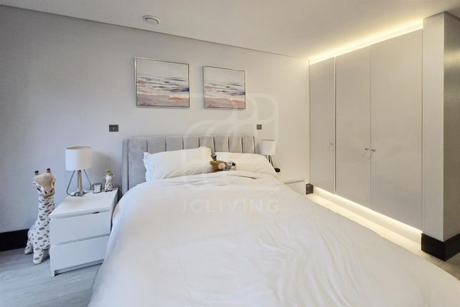 6 Buckle Street, London photo 5