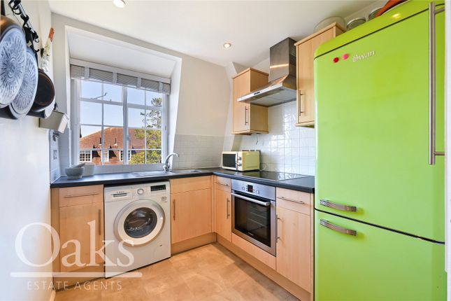 Flat, 83, Wavertree Court, London photo 4