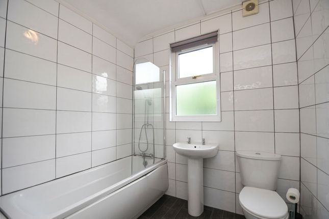 20 Coronation Street, Salford photo 4