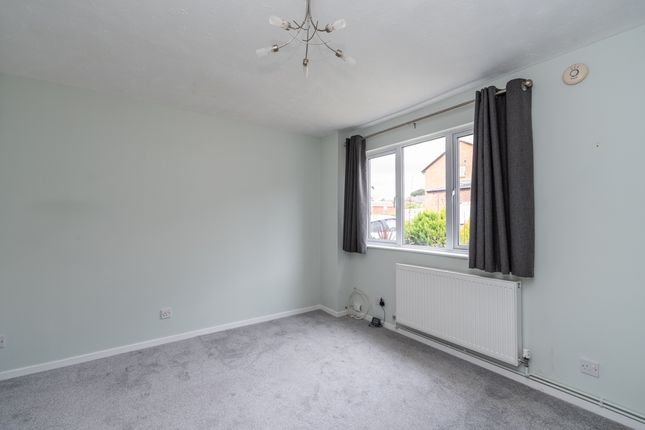 19, Phoenix Close, Bursledon photo 4