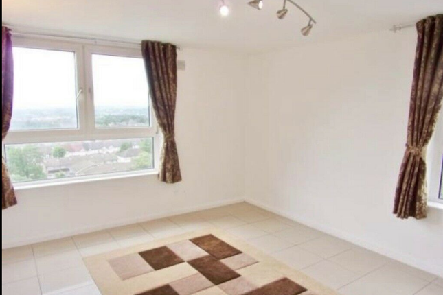 Flat to rent in Ross Road, South Norwood, Croydon