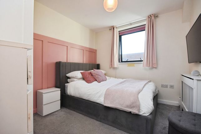 15, Upper Chase, Essex photo 2