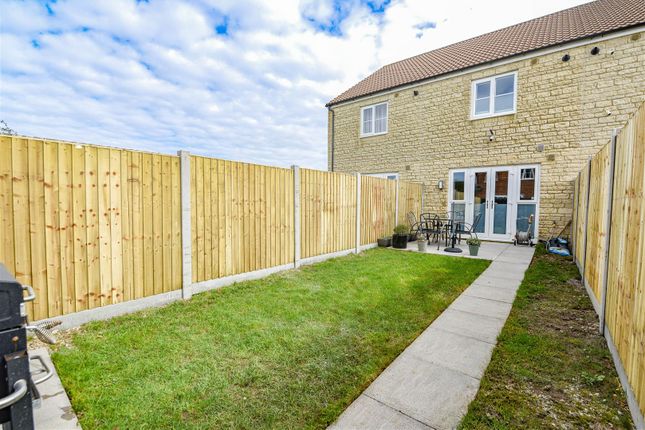 3, Goldfinch Edge, Dursley photo 2