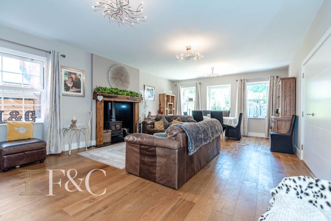 Cedar Lodge, Hoe Lane, Nazeing photo 4