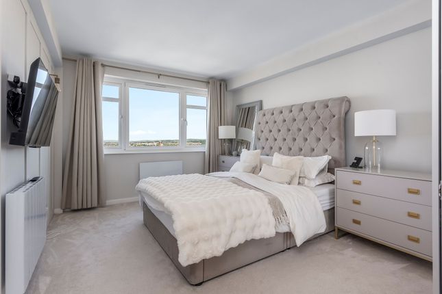 40 Coombe Lea Grand Avenue, Hove photo 4