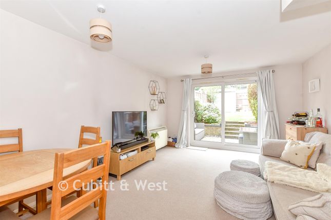 12, Godwin Crescent, Waterlooville photo 4