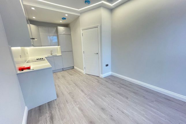 Flat B, 1 Fairmead Road, London photo 5