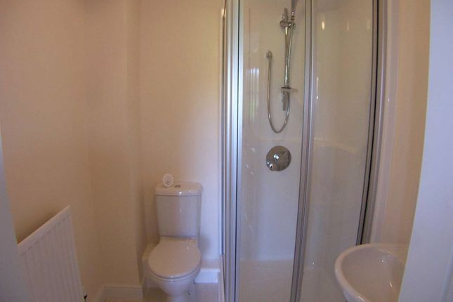 31, Croft Court, Rastrick photo 5