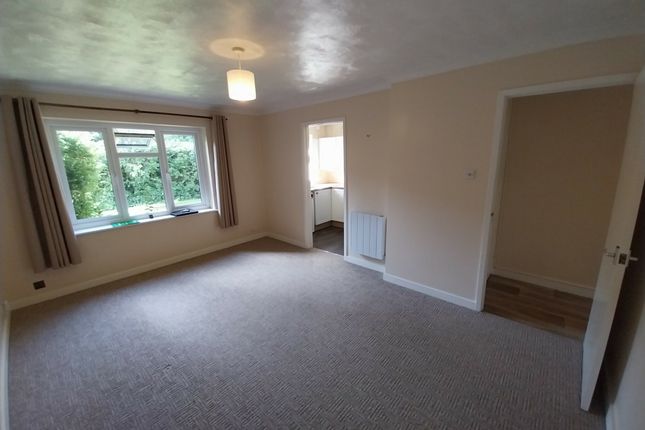 13, Robyns Way, Edenbridge photo 3