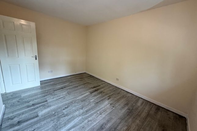 11, Mary Peters Drive, Greenford photo 2