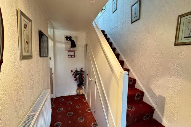 84, Hallfieldgate Lane, Alfreton photo 3