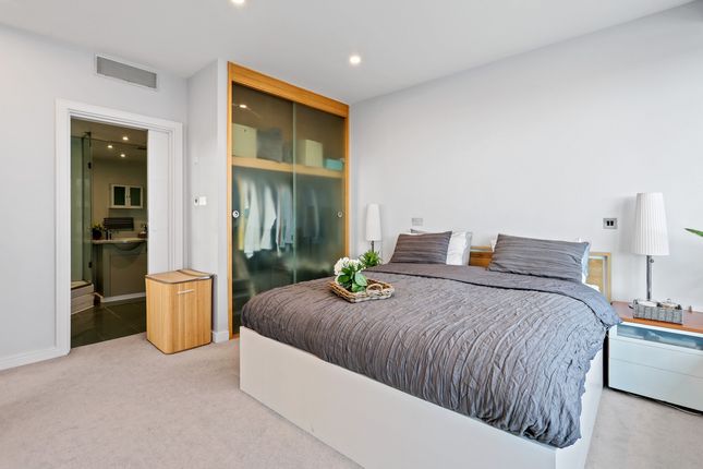 Flat for sale in Grosvenor Road, London