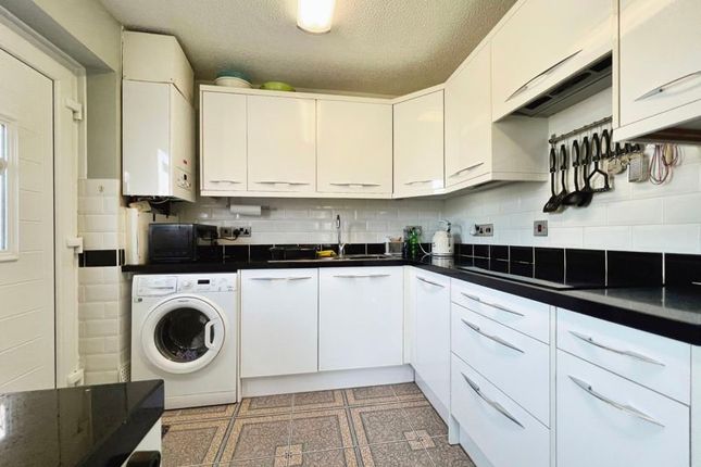 4, Stonebridge Close, Bolton photo 4