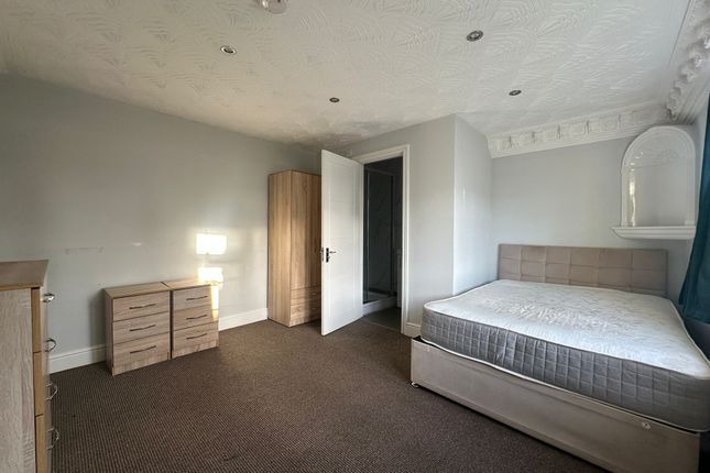 Room 1, 24, Hannibal Road, Staines-upon-Thames photo 4