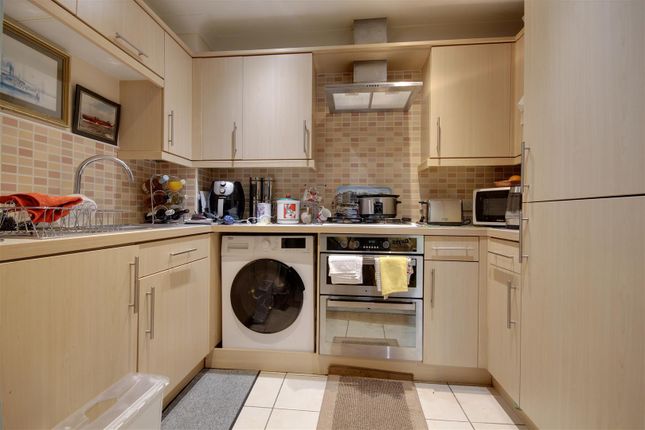 3, Robin Close, Brough photo 4