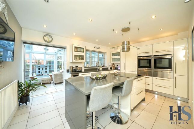 3 Chiltern Close, Walsall photo 3