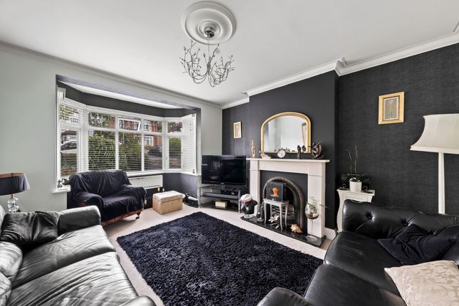 32 Hawthorn Road, Wallington photo 2