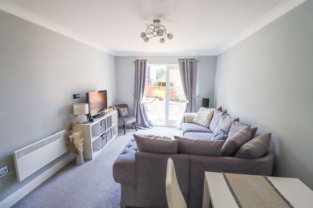 Flat 1, Hoymans Wharf, 21 High Street, South Benfleet photo 4