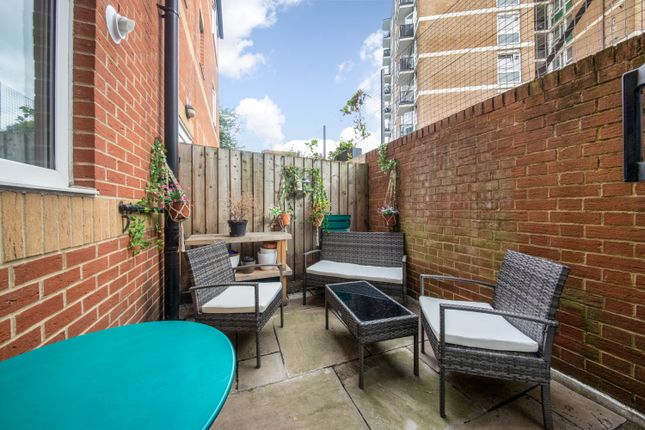 Flat for sale in Cropley Street, Hoxton