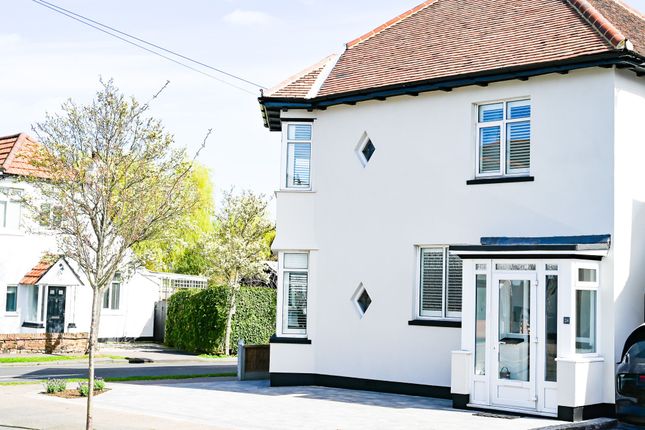 24 Stirling Avenue, Leigh-on-Sea photo 2