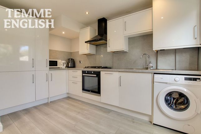 44 Bridge Road, Wickford photo 4
